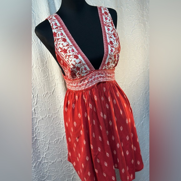LULUS- Boho Red 🌹Floral Deep V-Neck Mini Dress (L) - Picture 4 of 13